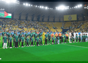 صورة للمنتخبين السعودي والاردني في لقاء جمعهمات ضمن منافساب بطولة كاس العالم 2026 وكاس اسيا 2027 على ملعب الأول بارك في الرياض