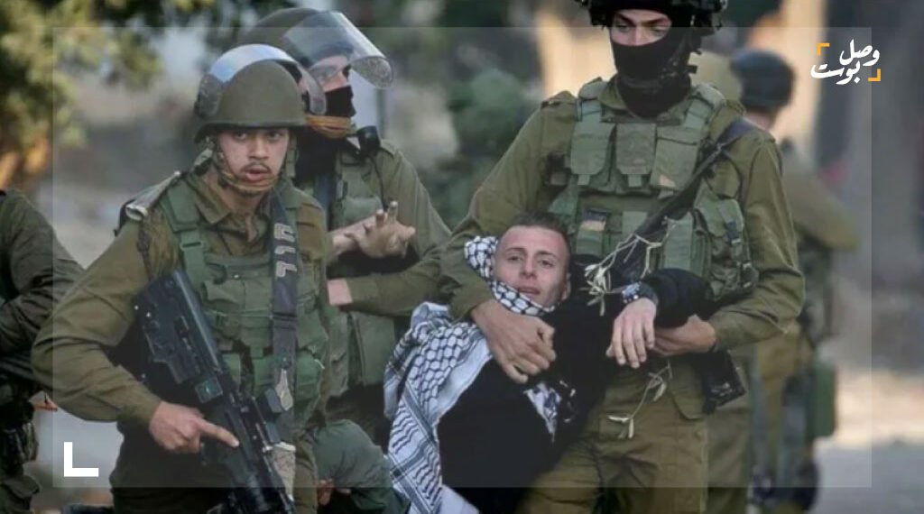 شاب فلسطيني اثناء اعتقاله من قبل جنود اسرائيليين في احد المدن الفلسطينية