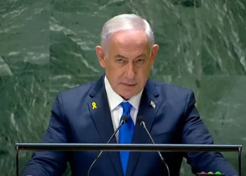 في كلمته أمام الجمعية العامة للأمم المتحدة، وجّه رئيس الوزراء الإسرائيلي المحكوم عليه دوليا بارتكابه جرائم حرب' بنيامين نتنياهو هجومًا لاذعًا على المنظمة الدولية، مؤكدًا أن إسرائيل ستواصل القتال في غزة ولبنان حتى "تحقيق النصر الكامل".
