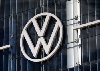 أزمة فولكسفاغن: أكبر اتحاد عمالي بألمانيا يلوح بجميع الخيارات