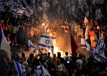 هجومًا عنيفًا تشنه عائلات الأسرى على نتنياهو