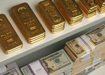 على وقع مواجهة حزب الله وإسرائيل... الذهب والدولار يرتفعان