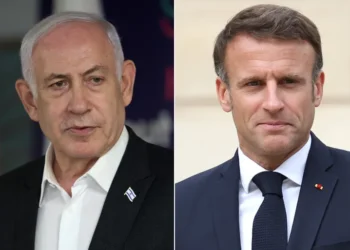 ماكرون يتهم نتنياهو بدفع المنطقة إلى حرب