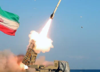 إيران تهدد بتدمير شامل وإسرائيل تلوح برد مكثف