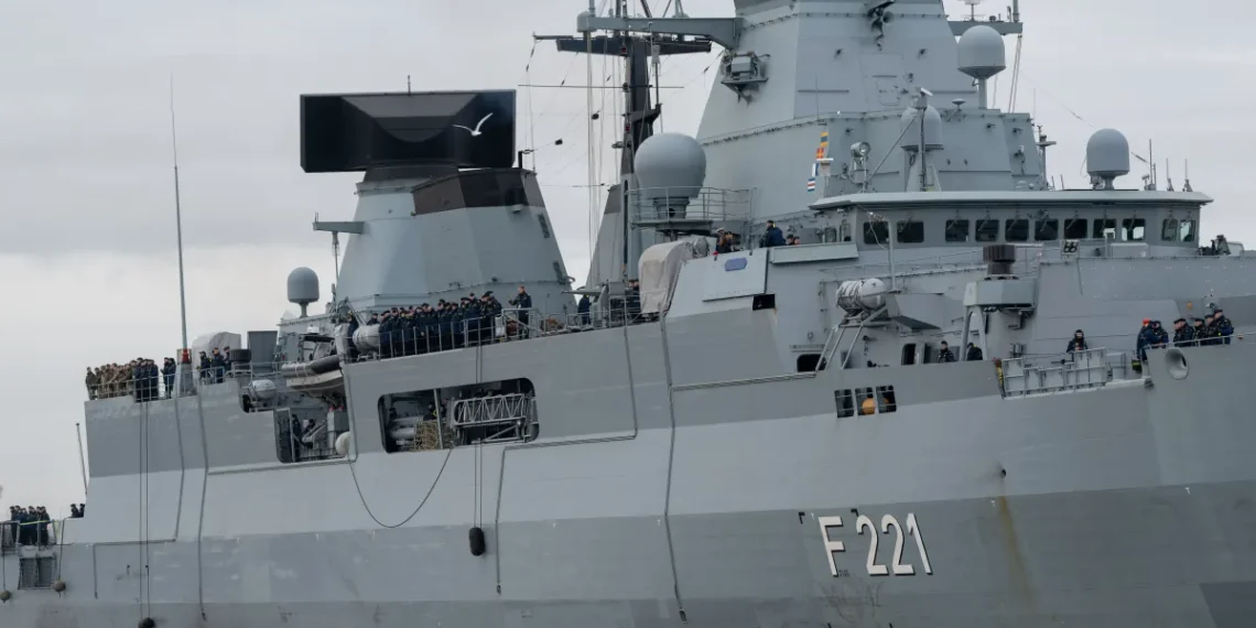 البحرية الألمانية تتجنب البحر الأحمر