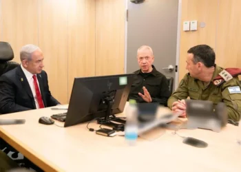 إسرائيل على وشك توجيه ضربة لـ إيران