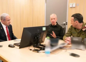 يقوم نتنياهو بفرض سرية مطبقة