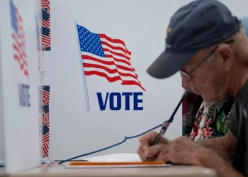 استطلاع يتنبأ بنتائج الانتخابات الأميركية