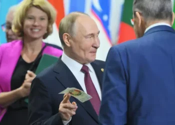 هل نجح في إقناع قادة "بريكس"؟