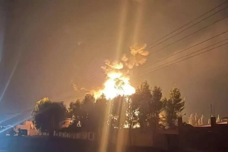 لأول مرة.. إسرائيل تقصف مواقع في إدلب