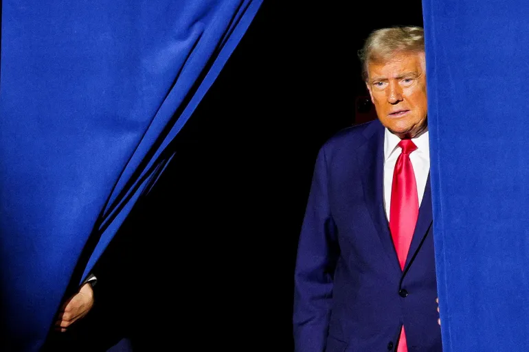 ترامب يلمح إلى "الغش" كسبيل وحيد لخسارته الانتخابات