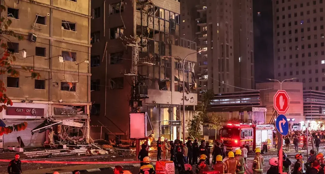 صاروخ يضرب تل أبيب