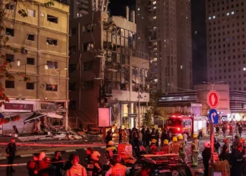 صاروخ يضرب تل أبيب