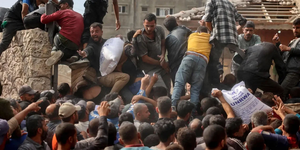 اتهامات لإسرائيل برعاية نهب مساعدات غزة