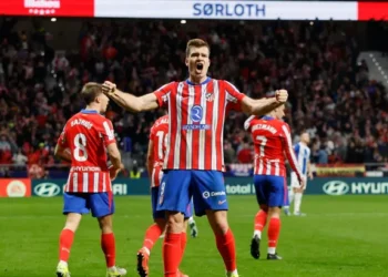 أتلتيكو مدريد ينتزع وصافة الدوري الإسباني بفوز مثير على ألافيس