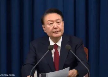 استقالة وزير الدفاع ومعركة لعزل الرئيس