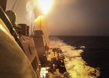 التصعيد العسكري في اليمن: ضربات أميركية ورد حوثي يستهدف إسرائيل