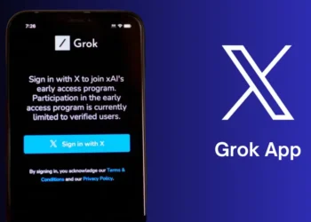 صورة تعبيرية لتطبيق GrokAi تعرض خيارات روبوت المحادثة ومولد الصور المدعوم بالذكاء الاصطناعي على هاتف iPhone.