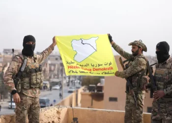 أكراد سوريا يدعون للحوار ووقف القتال: "مستعدون للتعاون مع السلطات الجديدة"