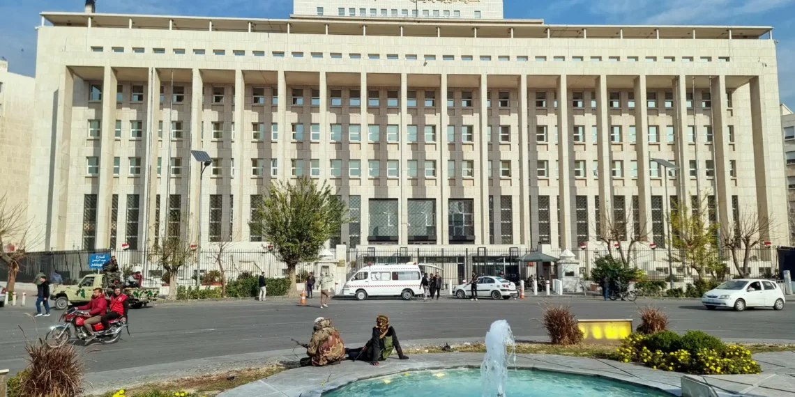 احتياطي الذهب السوري ثابت رغم الحرب.. أزمة النقد الأجنبي تتفاقم