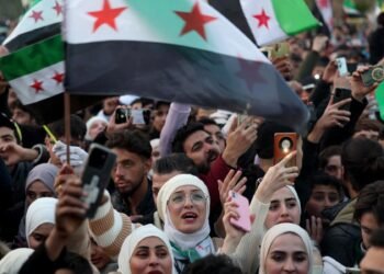 واشنطن تخفف القيود المالية والإنسانية على سوريا: خطوة نحو دعم الإعمار