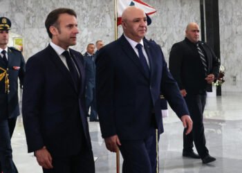 ماكرون في بيروت: وعود بالدعم ومساعٍ لإعادة الإعمار