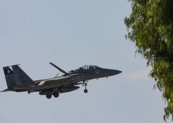 لاول مرة منذ بدء التصعيد... إسرائيل تشن غارات مشتركة مع أميركا وبريطانيا على اليمن