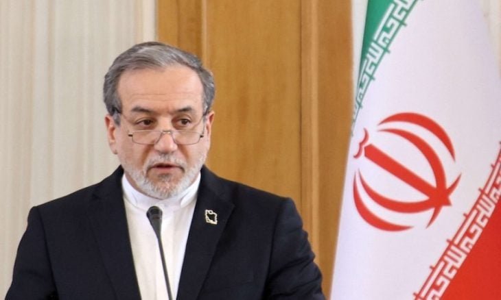 عراقجي يسخر من مقترح ترامب: فليُرسل الإسرائيليين إلى غرينلاند