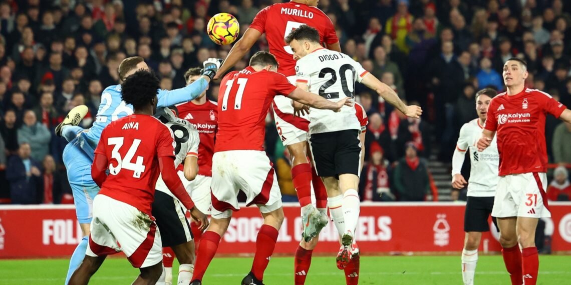نوتنغهام يفرض التعادل على ليفربول ويوقف انتصاراته في الدوري الإنجليزي الممتاز