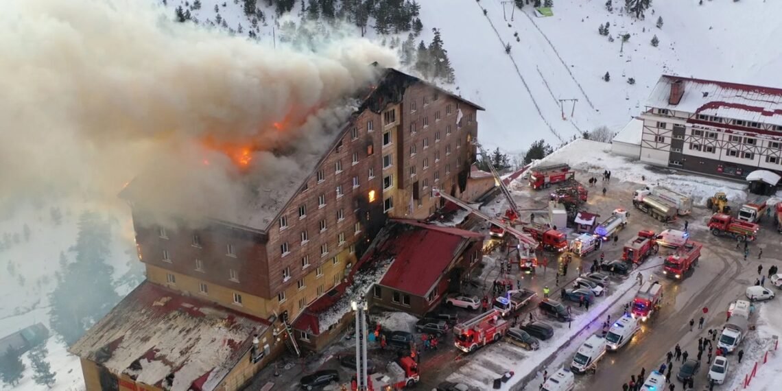 أردوغان يعلن الحداد الوطني بعد مأساة حريق بولو