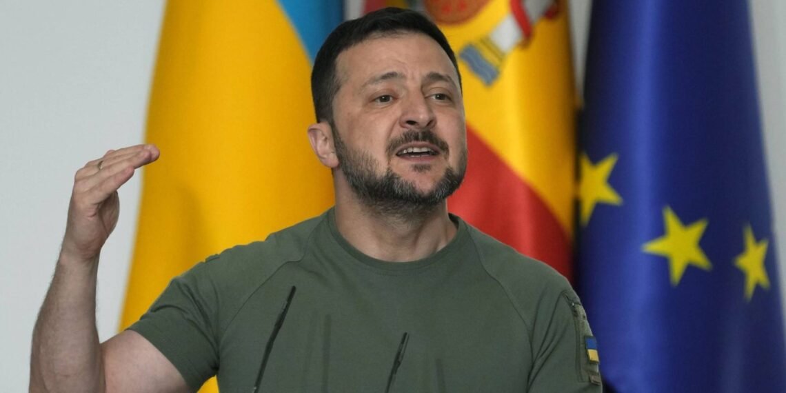 زيلينسكي يدعو لمشاركة غربية في مفاوضات السلام مع روسيا وسط تصعيد عسكري مستمر