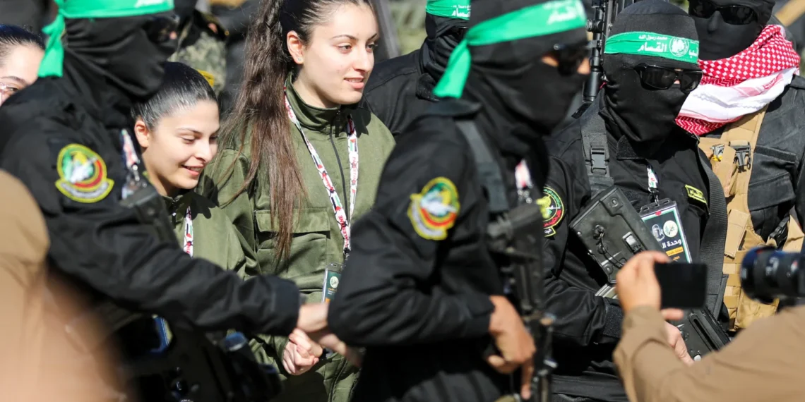 مشهد تبادل الأسيرات: ضربة قاسية لنتنياهو ومؤشر على نهاية مشروع التهجير