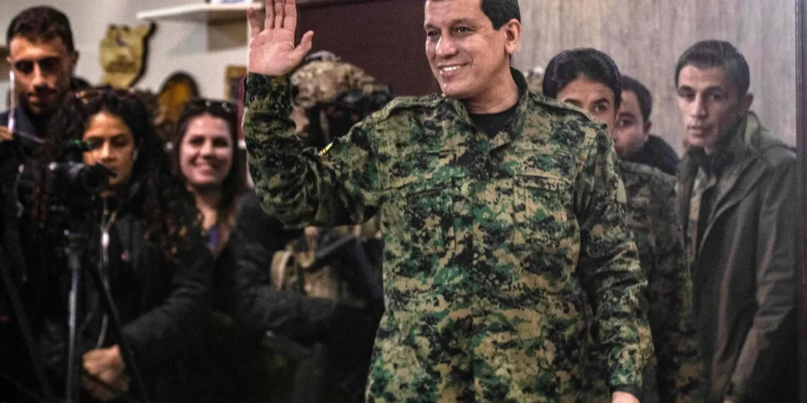 قائد "قسد": توافق مع دمشق على رفض مشاريع التقسيم ووحدة سوريا على المحك