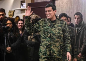 قائد "قسد": توافق مع دمشق على رفض مشاريع التقسيم ووحدة سوريا على المحك