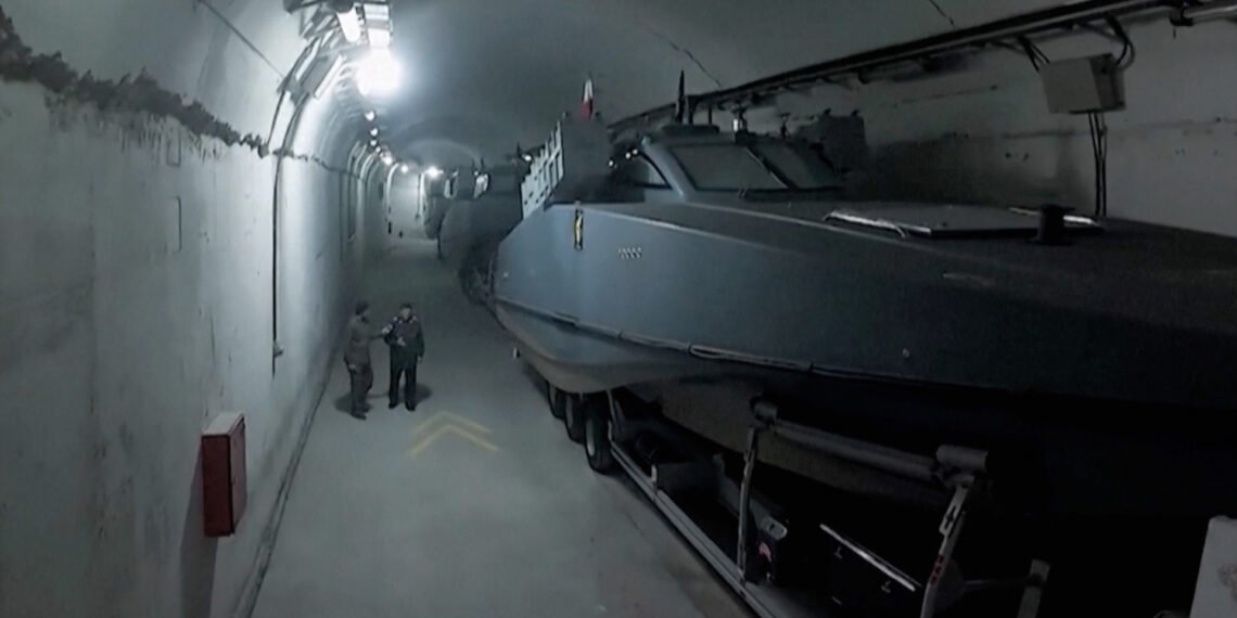 إيران تكشف عن قاعدة بحرية سرية "قادرة على ضرب أميركا"