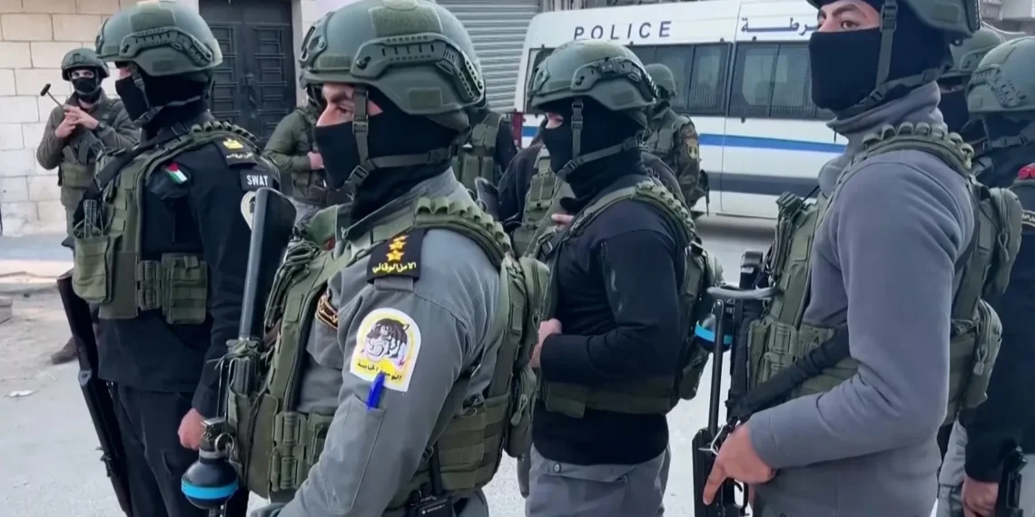 مخيم جنين يشتعل: اتهامات لأجهزة السلطة بإحراق المنازل واستهداف المقاومين