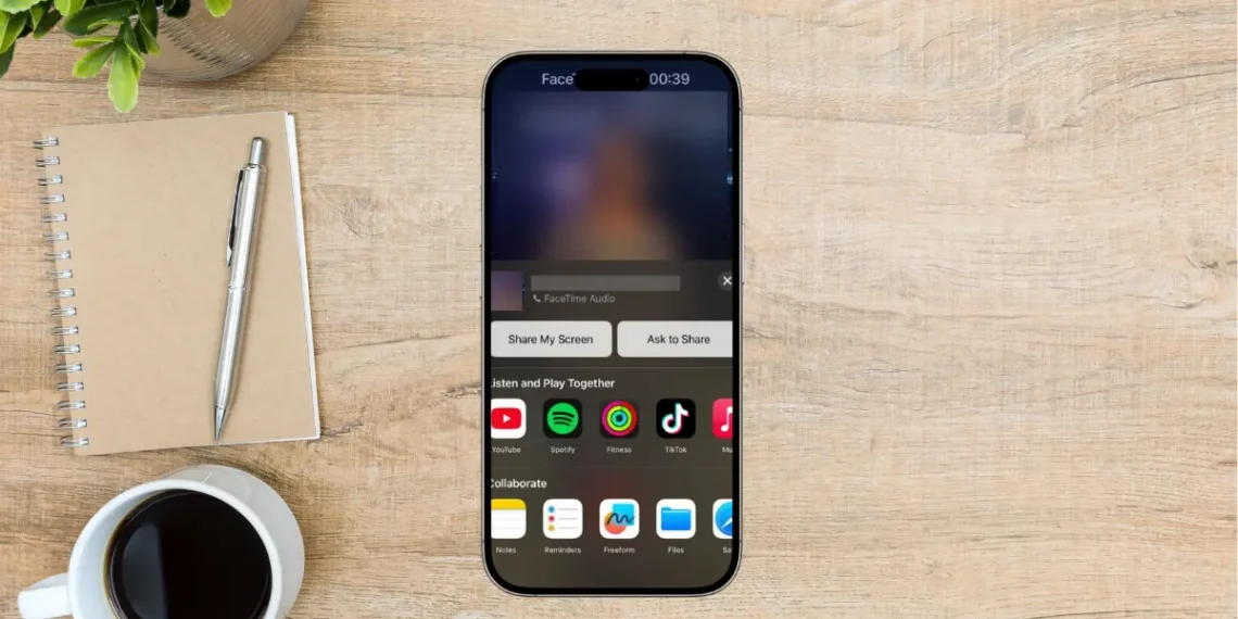 صورة توضح ميزة التحكم عن بُعد في جهاز آيفون عبر مشاركة الشاشة في iOS 18 باستخدام تطبيق FaceTime.
