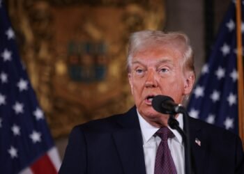 دونالد ترامب يثير الجدل: تغيير أسماء وتهديدات عسكرية واقتصادية تطال بنما وغرينلاند