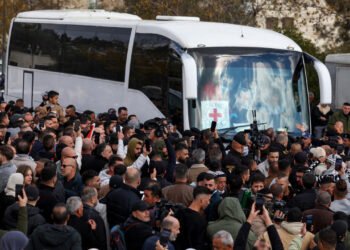 إسرائيل تؤجل الإفراج عن الأسرى الفلسطينيين وسط توترات متصاعدة