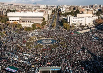 الاتحاد الأوروبي يعتزم رفع عقوبات عن سوريا.. ولافروف يحذر من "السيناريو الليبي"