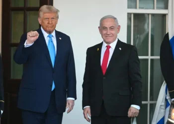 ترامب يواجه المحكمة الجنائية الدولية بالعقوبات: معركة جديدة في الصراع القضائي