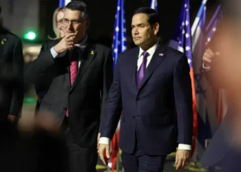 وزير الخارجية الأميركي يصل تل أبيب وسط تصاعد الضغوط لإنجاز صفقة الأسرى