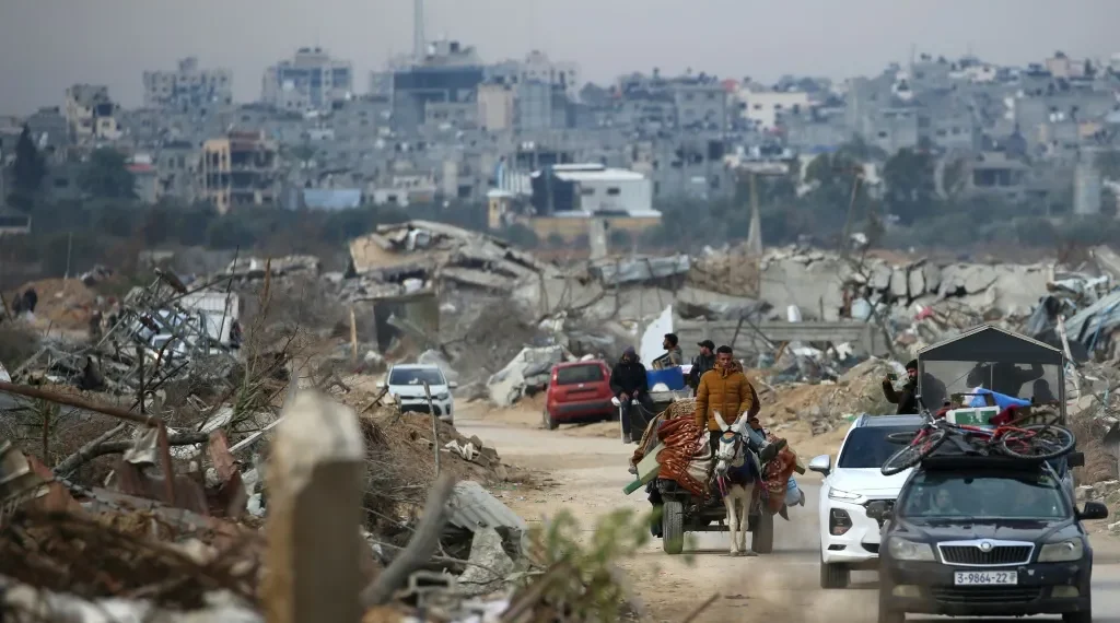 انسحاب إسرائيلي من نتساريم: احتراق المعدات ورسائل غامضة