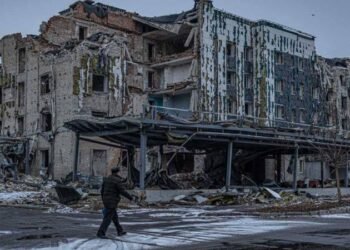 روسيا تدرس التنازل عن 300 مليار دولار لإعمار أوكرانيا... بشروط