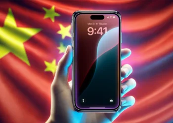 صورة توضح الشراكة بين آبل وعلي بابا لتطوير مزايا الذكاء الاصطناعي لمستخدمي آيفون في الصين