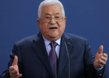 عباس يلغي مخصصات الأسرى والشهداء.. وحماس تعتبره "تخليًا عن الثوابت"