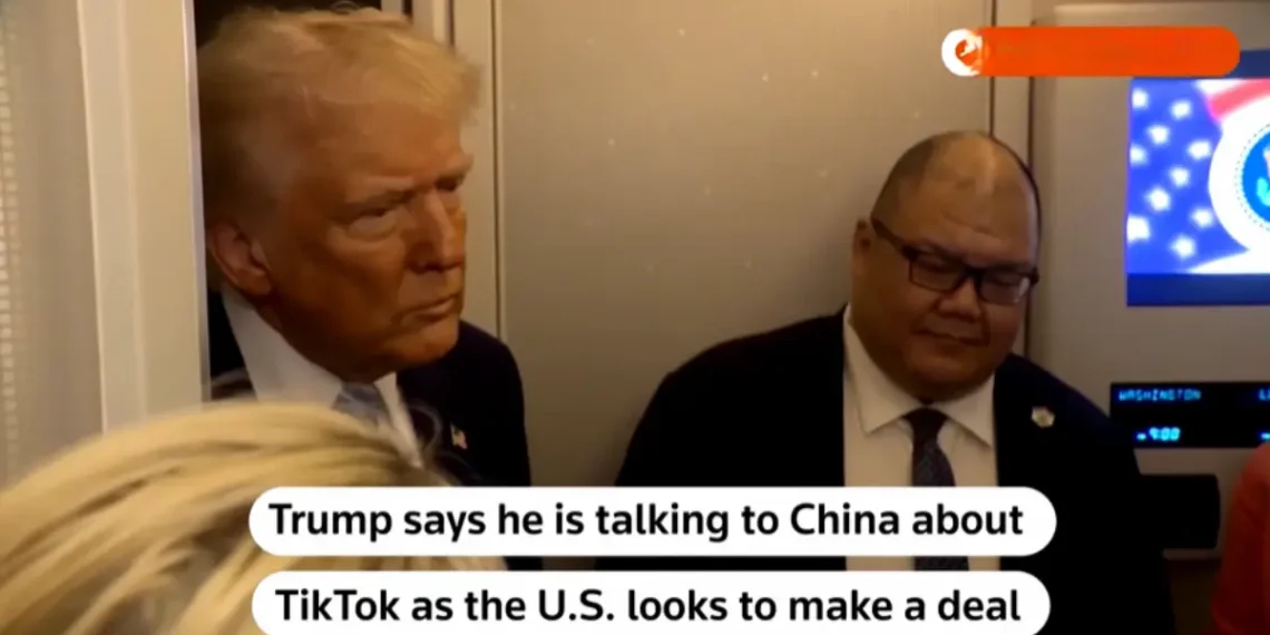 ترامب يعلن عن مناقشات لشراء تيك توك وسط التوترات التجارية بين الولايات المتحدة والصين.