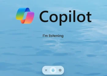صورة توضيحية لتحديث مايكروسوفت Copilot تدعم 40 لغة جديدة، منها اللغة العربية.