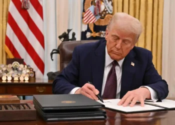 حرب تجارية جديدة.. ترامب يفرض رسومًا جمركية على كندا والمكسيك والصين