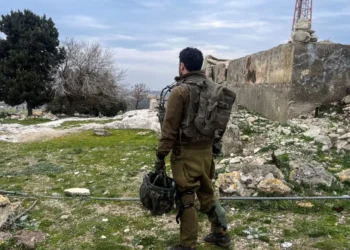 إسرائيل تماطل في الانسحاب وتتمسك بخمس مواقع في جنوب لبنان